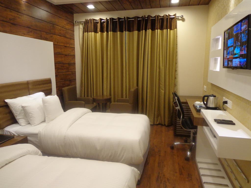 Hotel Taj Princess - Boutique Hotel Делі Номер фото