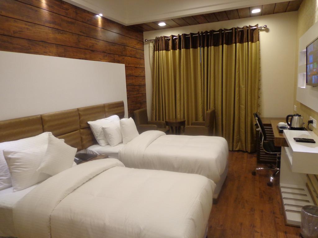 Hotel Taj Princess - Boutique Hotel Делі Екстер'єр фото
