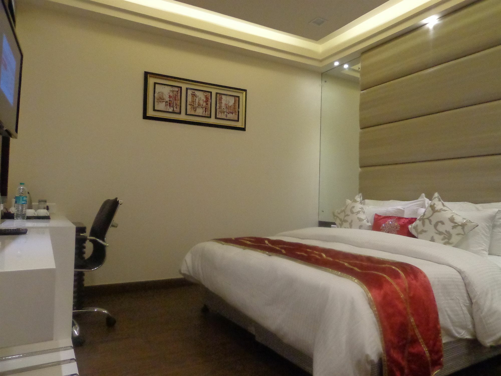 Hotel Taj Princess - Boutique Hotel Делі Екстер'єр фото
